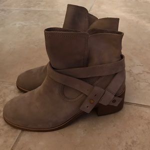 Brand New taupe UGG Elora boot